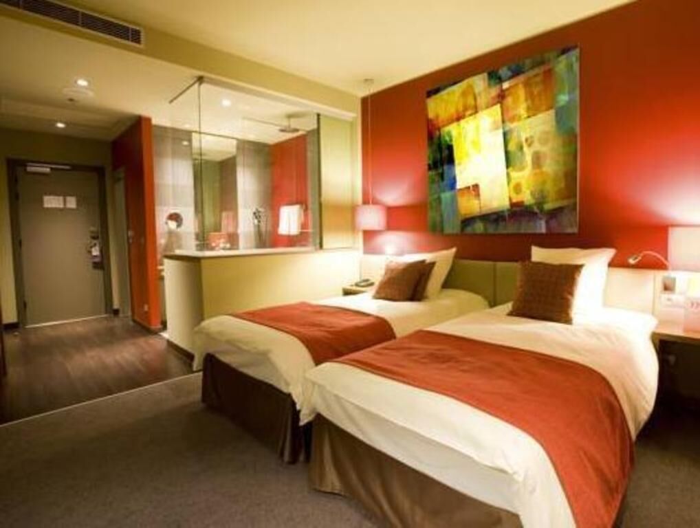 In-room safe, desk, laptop workspace, soundproofing
