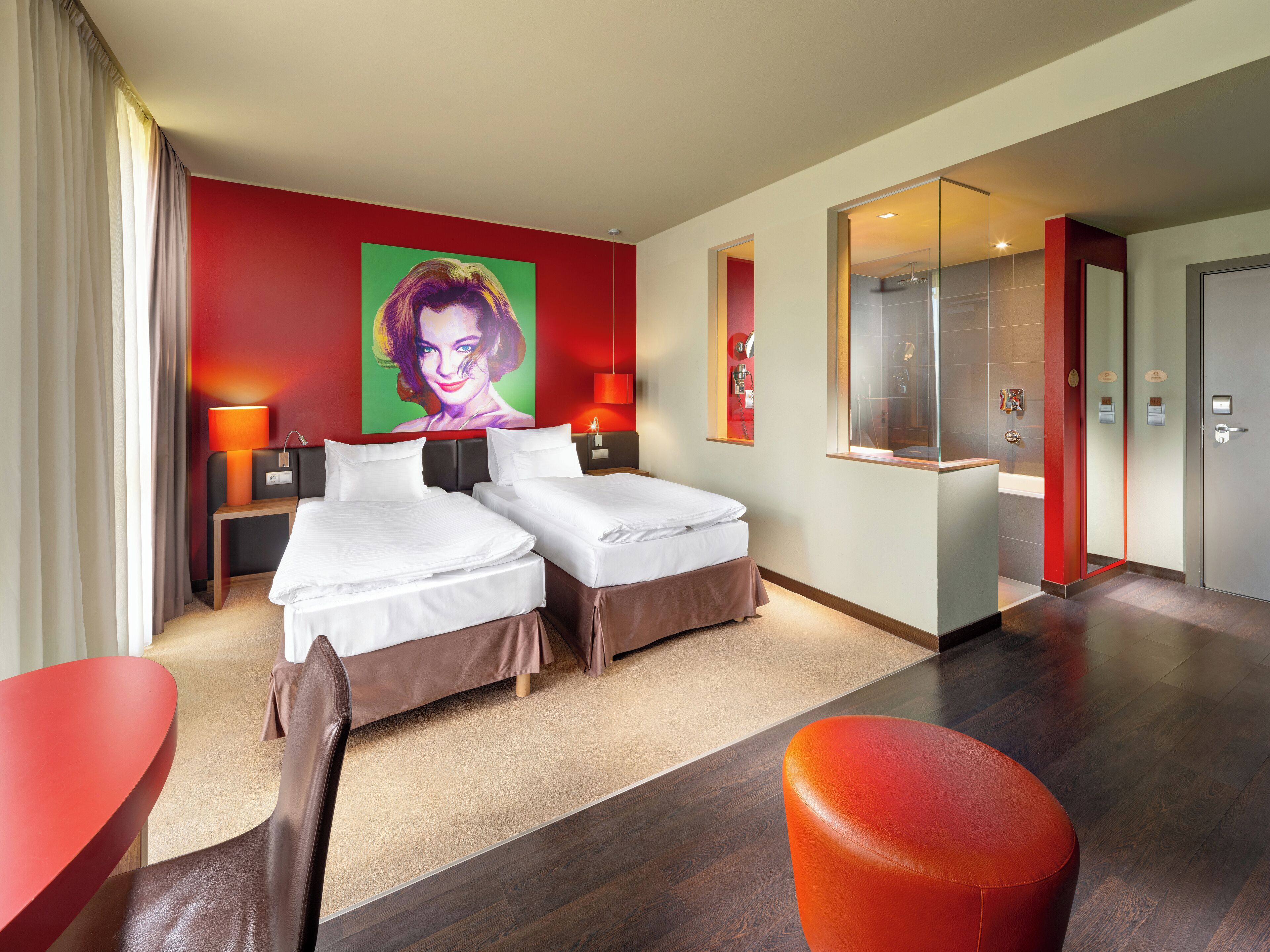 スタンダード ルーム シングルベッド 2 台 禁煙 | セーフティボックス (室内)、デスク、ノートパソコン用作業スペース、防音設備