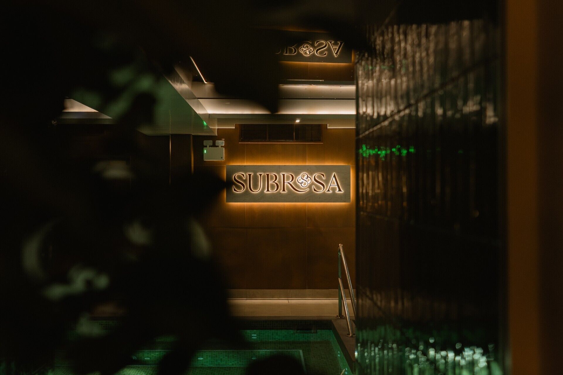 ห้องทรีทเมนท์สำหรับคู่รัก, ทรีทเมนท์ดูแลผิว, การนวดด้วยหินร้อน