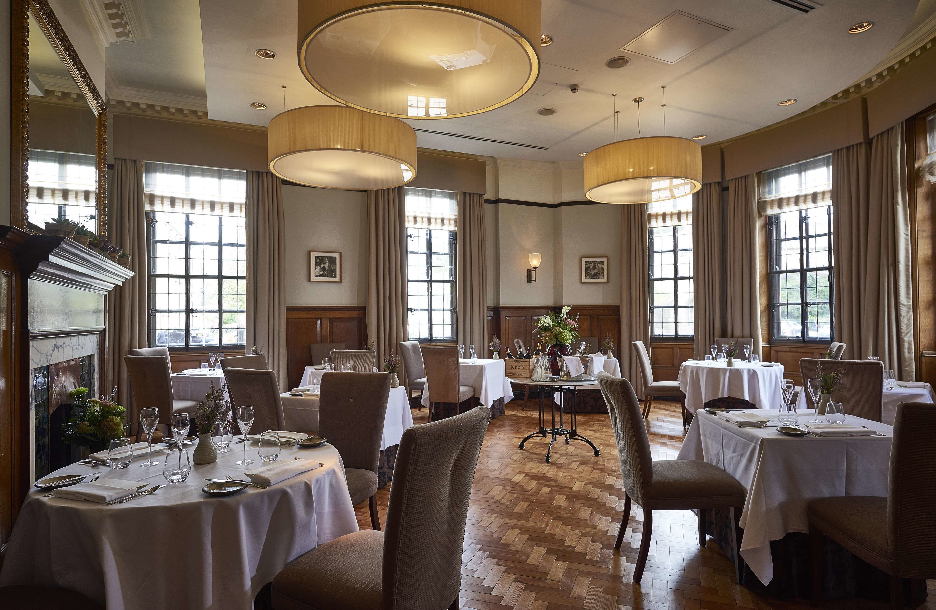 2 restaurants, breakfast served