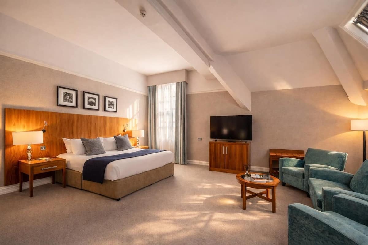 Suite, Non Smoking (Heritage) | Egyptian cotton sheets, premium bedding, in-room safe
