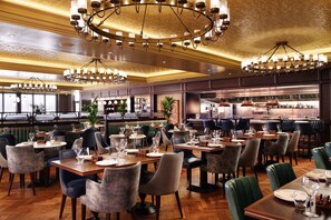 2 restaurants, breakfast served - The Grand, York (York)