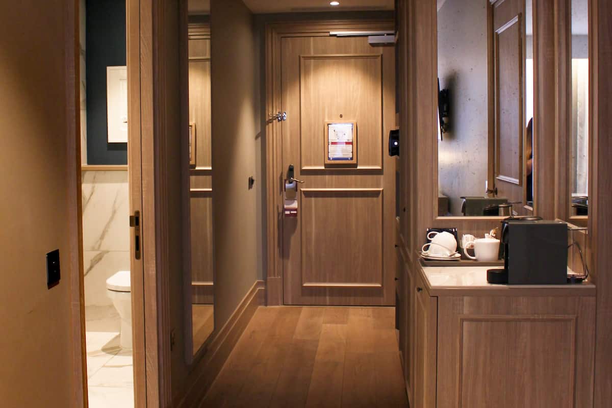 executive twin room, non smoking | egyptian cotton sheets, premium bedding, in-room safe