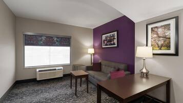 Deluxe Room, 1 King Bed, Accessible, Non Smoking (Mobility/Hearing Impaired Accessible) | Premium bedding, pillowtop beds, desk, iron/ironing board