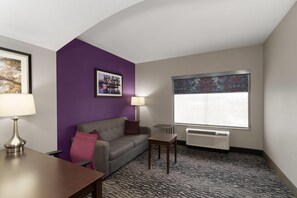 Premium bedding, pillowtop beds, desk, iron/ironing board - La Quinta Inn & Suites by Wyndham Baton Rouge Denham Springs (Baton Rouge)