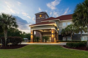 Exterior - La Quinta Inn & Suites by Wyndham Baton Rouge Denham Springs (Baton Rouge)
