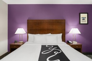 Room, 1 King Bed, Non Smoking | Premium bedding, pillowtop beds, desk, iron/ironing board