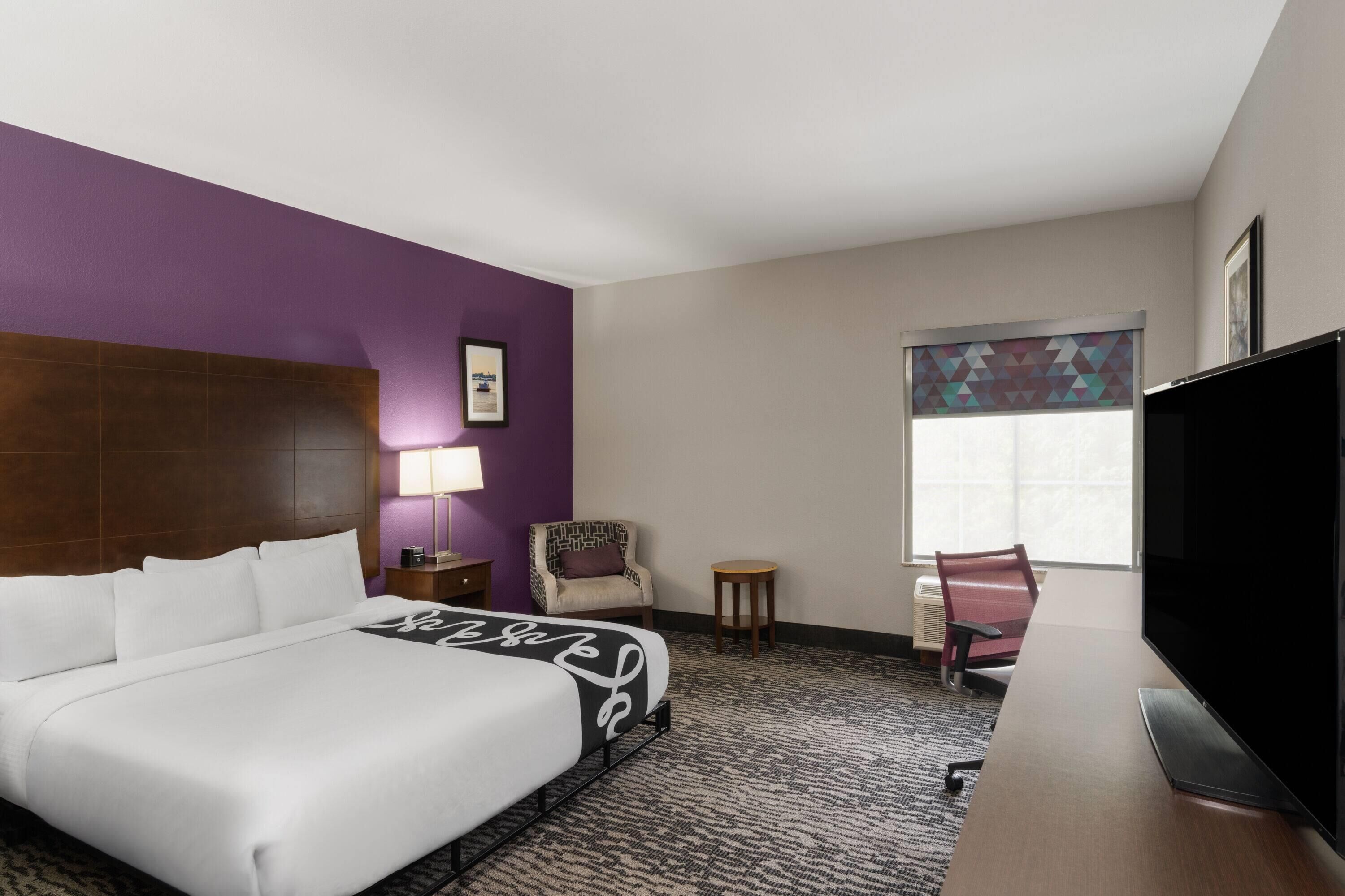 Room, 1 King Bed, Accessible, Non Smoking (Mobility) | Premium bedding, pillowtop beds, desk, iron/ironing board