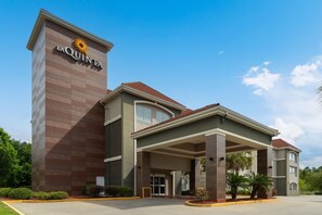 Exterior - La Quinta Inn & Suites by Wyndham Baton Rouge Denham Springs (Baton Rouge)