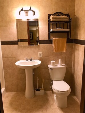 Shower, free toiletries, hair dryer, towels - Buoy16 Motel (Seaside Heights)