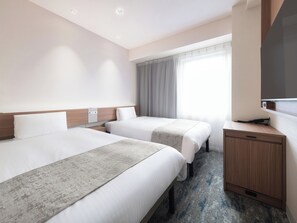Down comforters, desk, laptop workspace, blackout drapes - Vessel Inn Hakata Nakasu (Fukuoka)