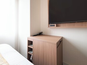 Down comforters, desk, laptop workspace, blackout drapes - Vessel Inn Hakata Nakasu (Fukuoka)