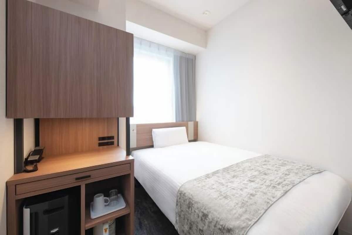 Down comforters, desk, laptop workspace, blackout drapes