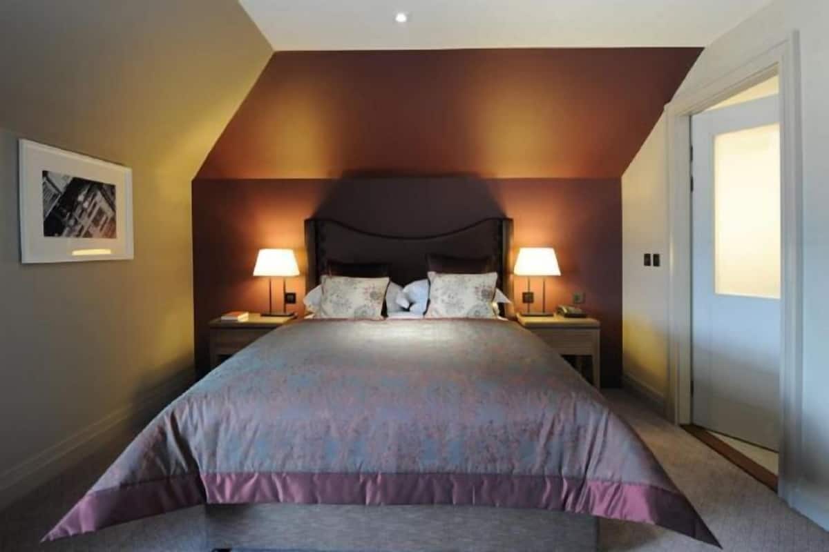 Egyptian cotton sheets, premium bedding, minibar, in-room safe