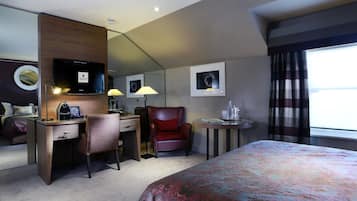 Egyptian cotton sheets, premium bedding, minibar, in-room safe