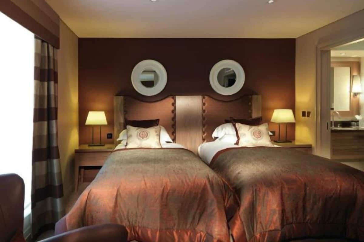 Egyptian cotton sheets, premium bedding, minibar, in-room safe