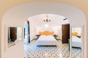 Superior kamer, 1 twee- of 2 eenpersoonsbedden | 1 slaapkamer, een kluis op de kamer, verduisterende gordijnen