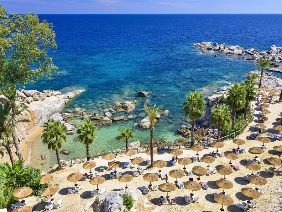 Private beach, sun loungers, beach umbrellas, beach towels