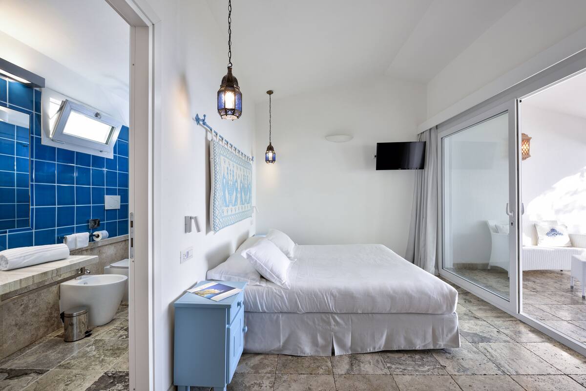 classic triple room | 1 bedroom, in-room safe, individually decorated, individually furnished