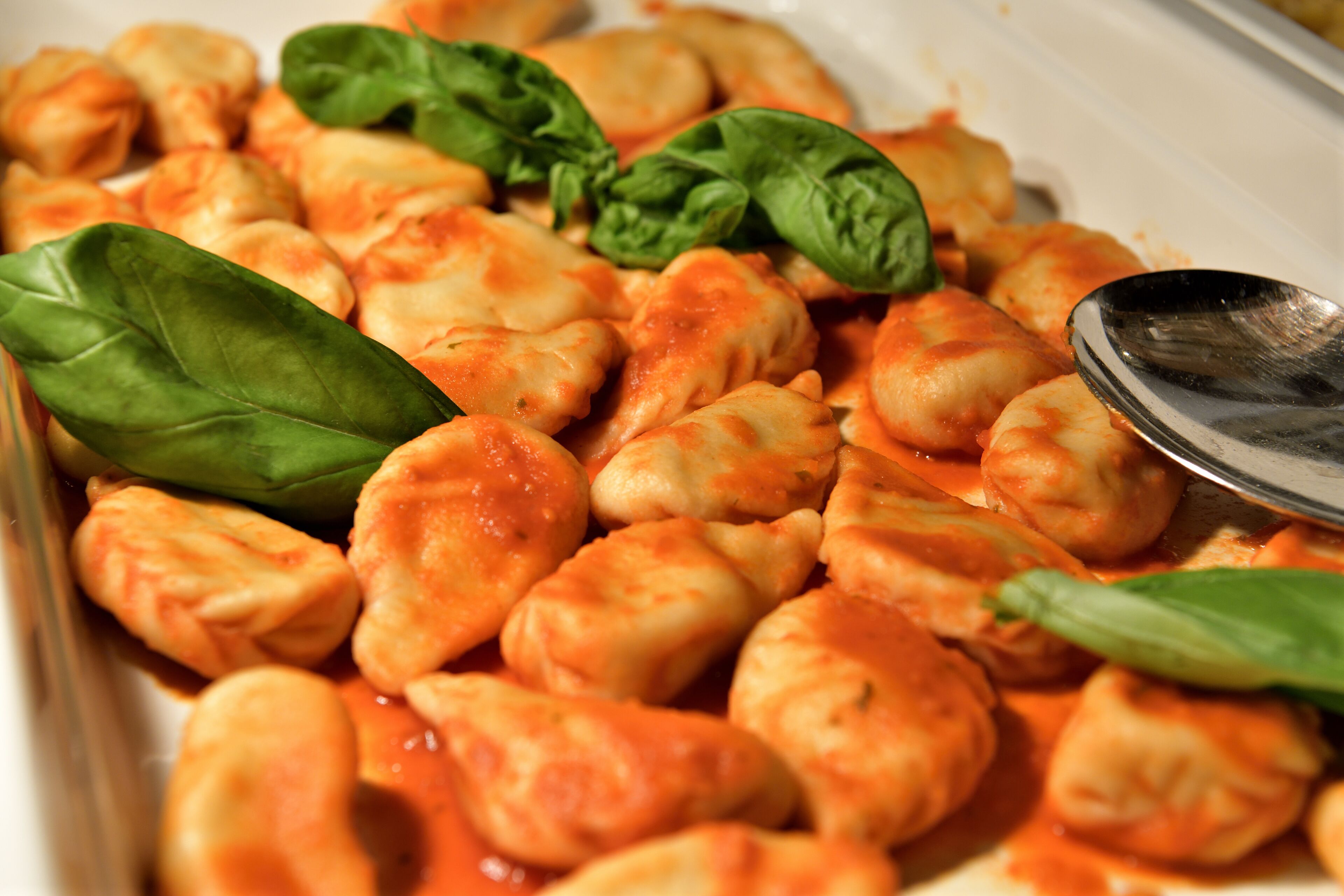 8 restaurants, breakfast, lunch, dinner served; international cuisine