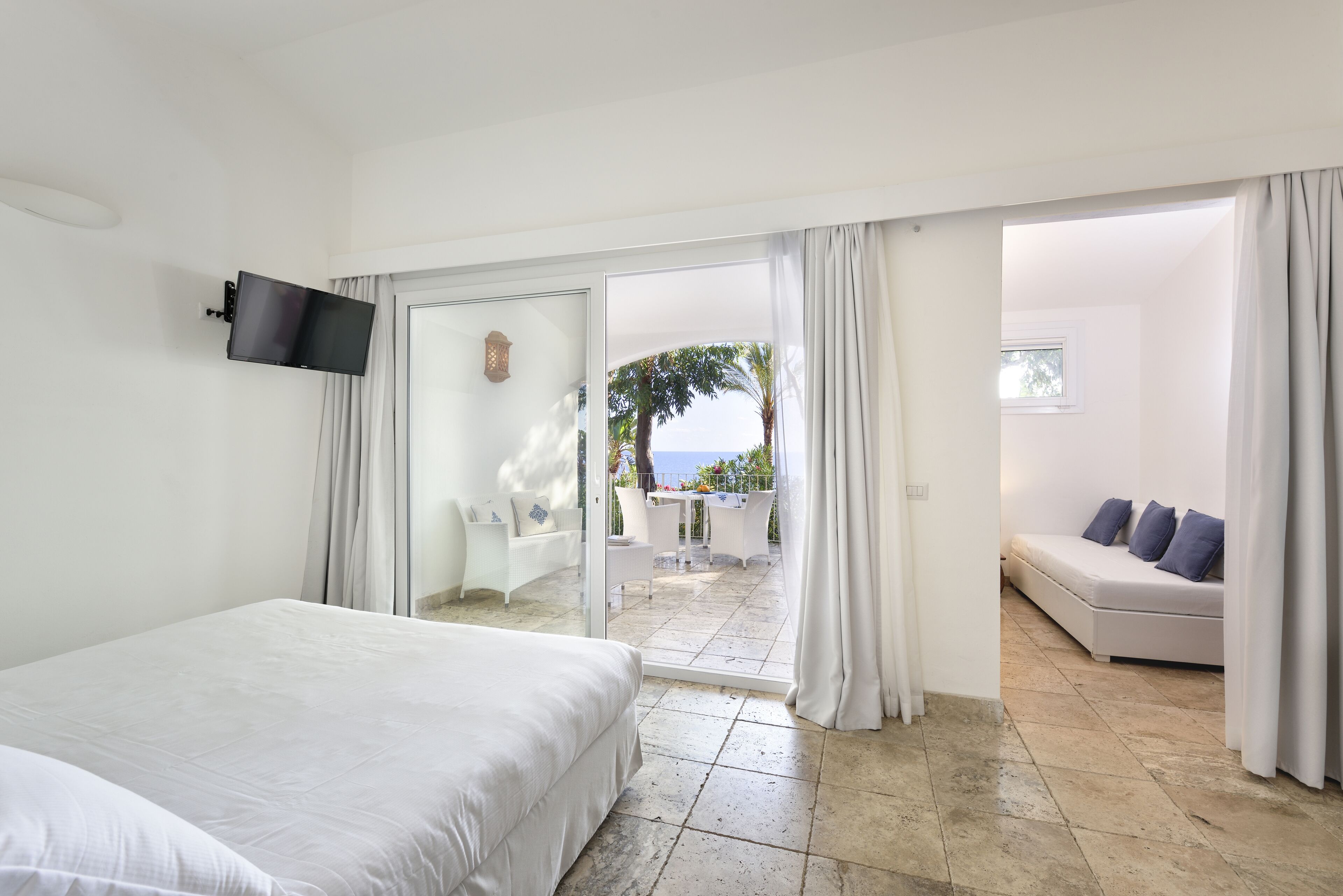 superior triple room | 1 bedroom, in-room safe, individually decorated, individually furnished