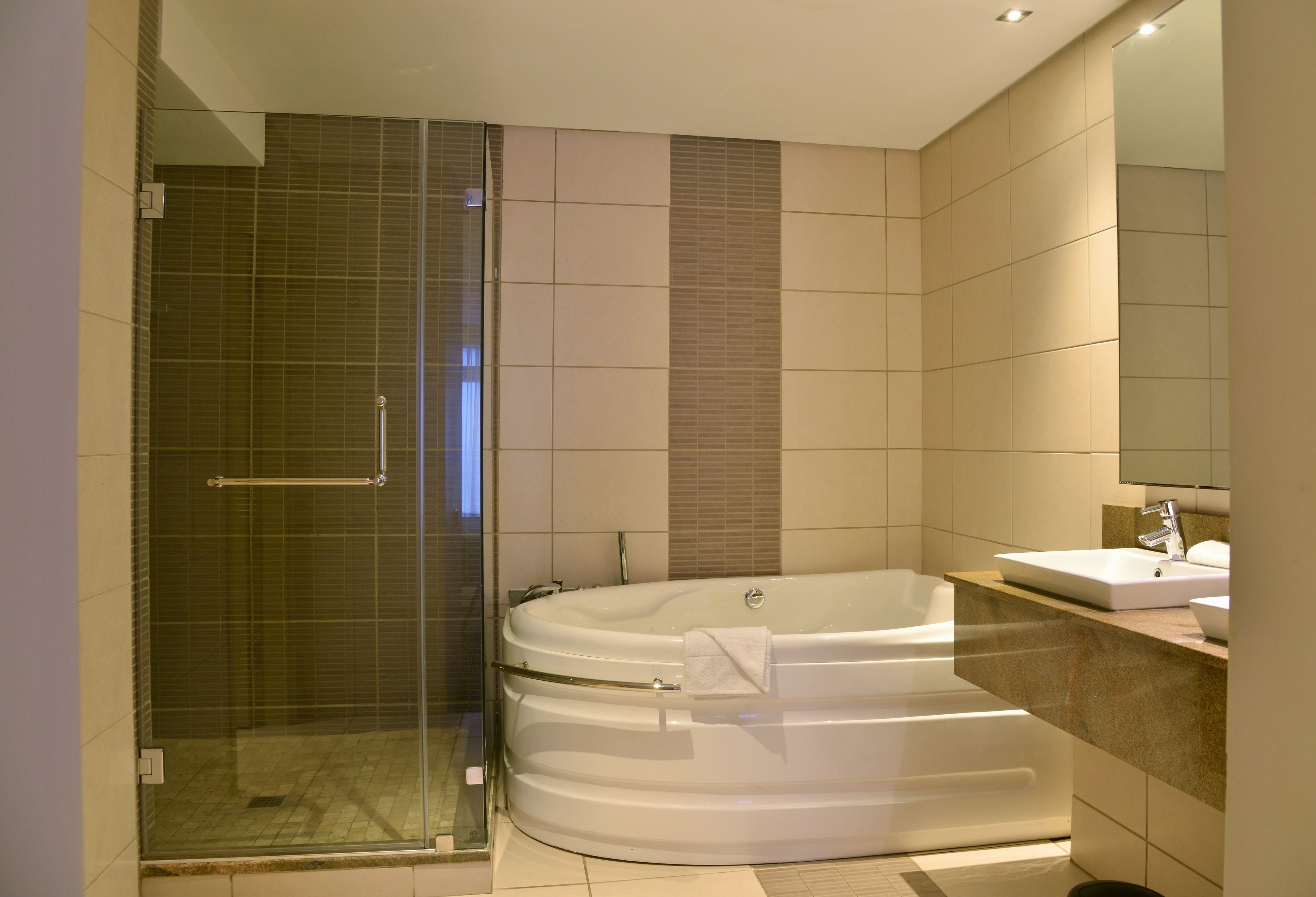 suite, 1 queen bed | bathroom | hair dryer, towels, soap, shampoo