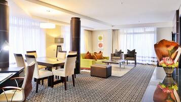 Ylelliset vuodevaatteet, tallelokero huoneessa