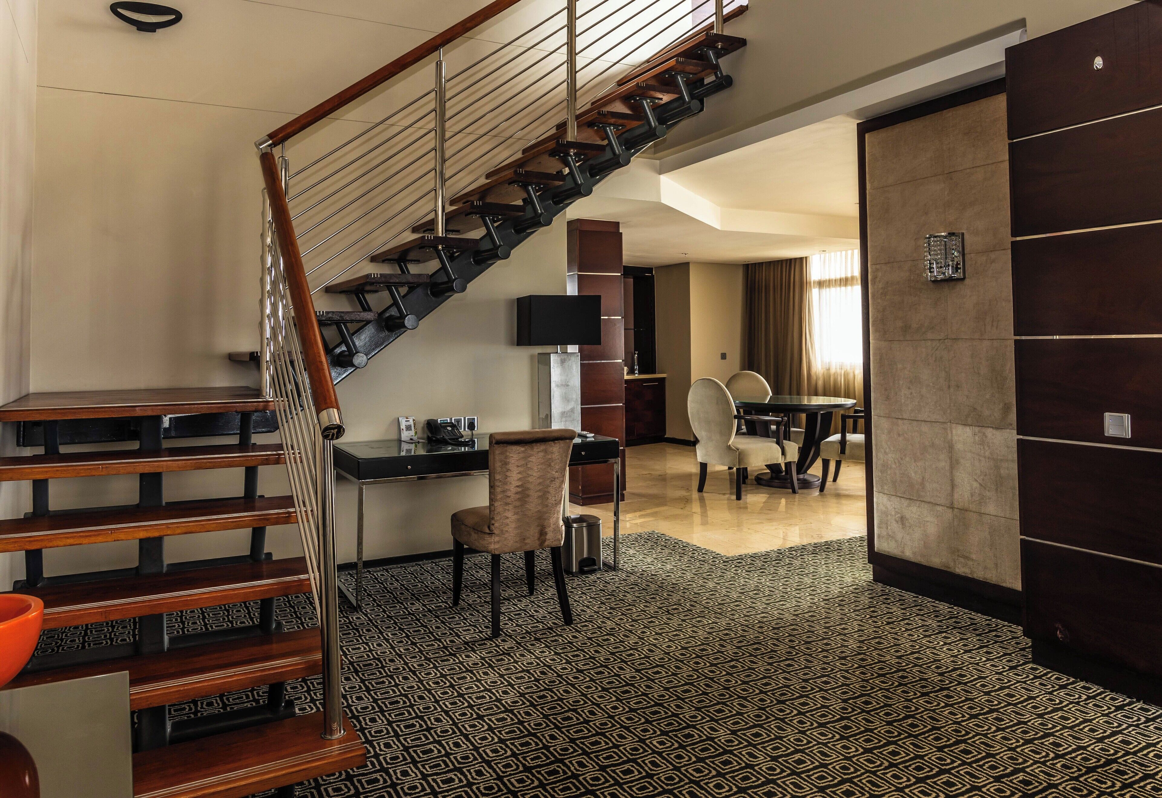 honeymoon suite | living area | flat-screen tv