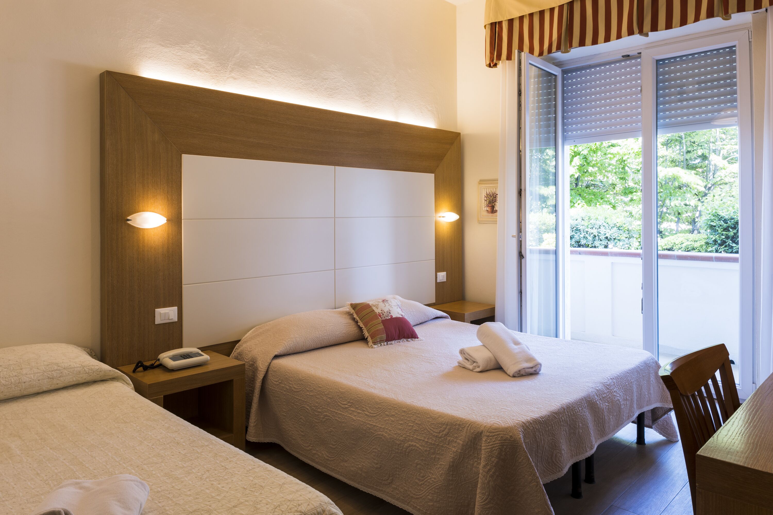 triple room | 1 bedroom, in-room safe, individually furnished, desk