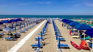 Una spiaggia nelle vicinanze