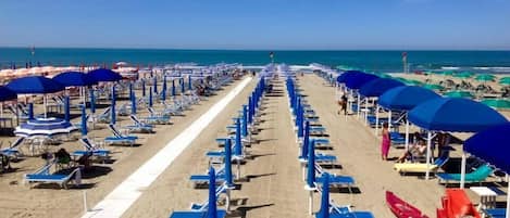 Una spiaggia nelle vicinanze