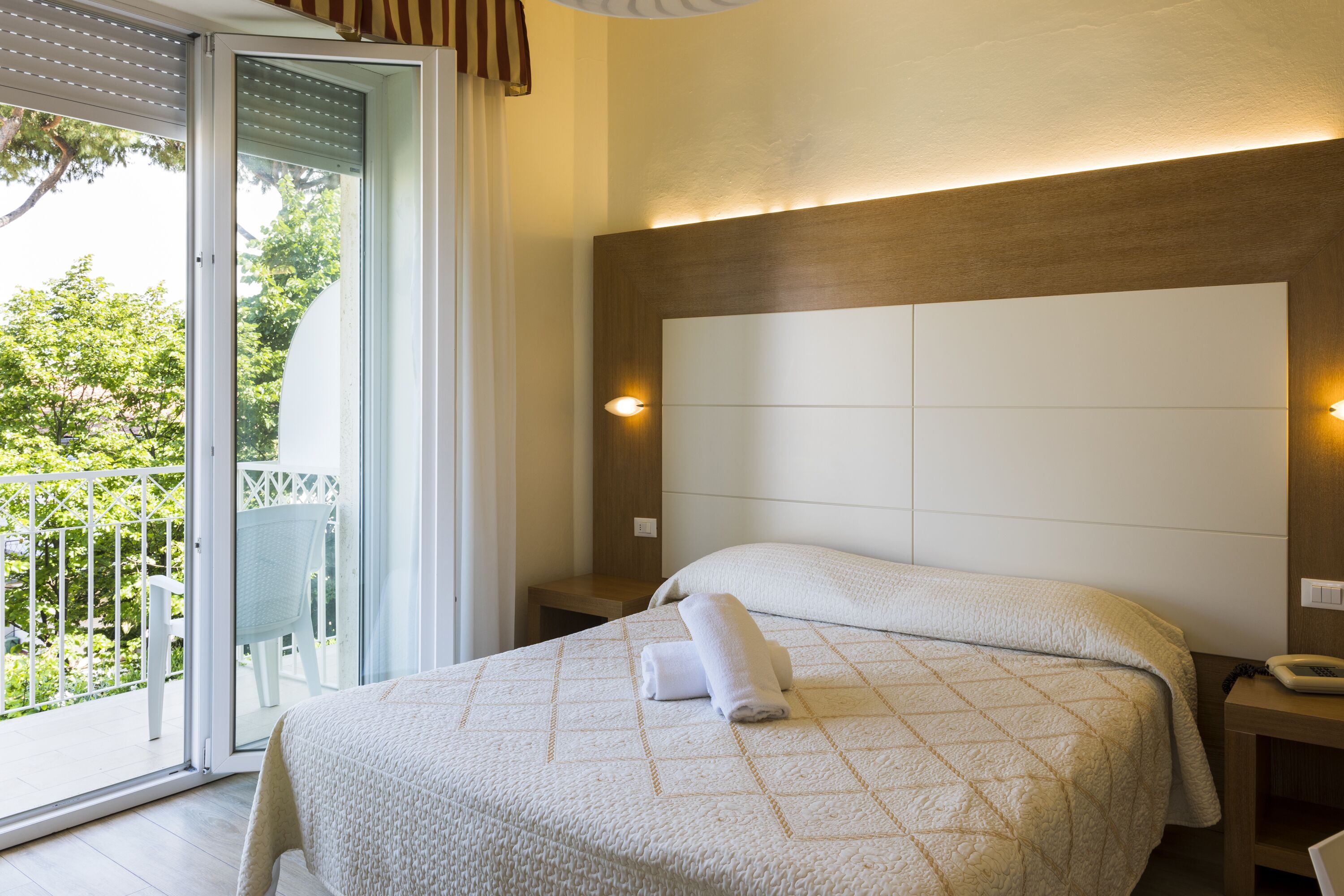 double or twin room | 1 bedroom, in-room safe, individually furnished, desk