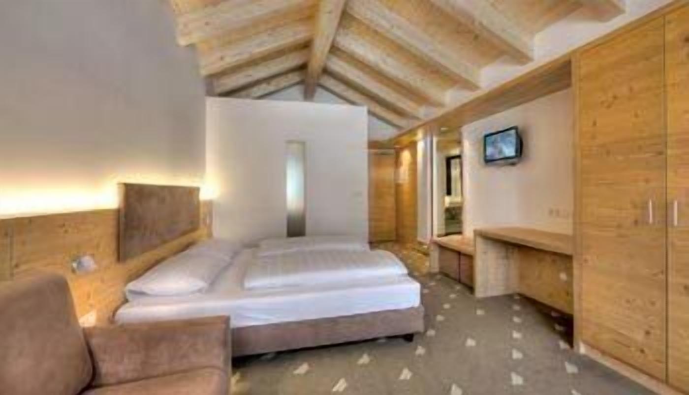 in-room safe, blackout curtains, soundproofing, travel cot