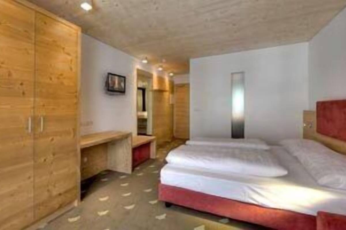 Comfort Double Room | In-room safe, blackout drapes, soundproofing, travel crib
