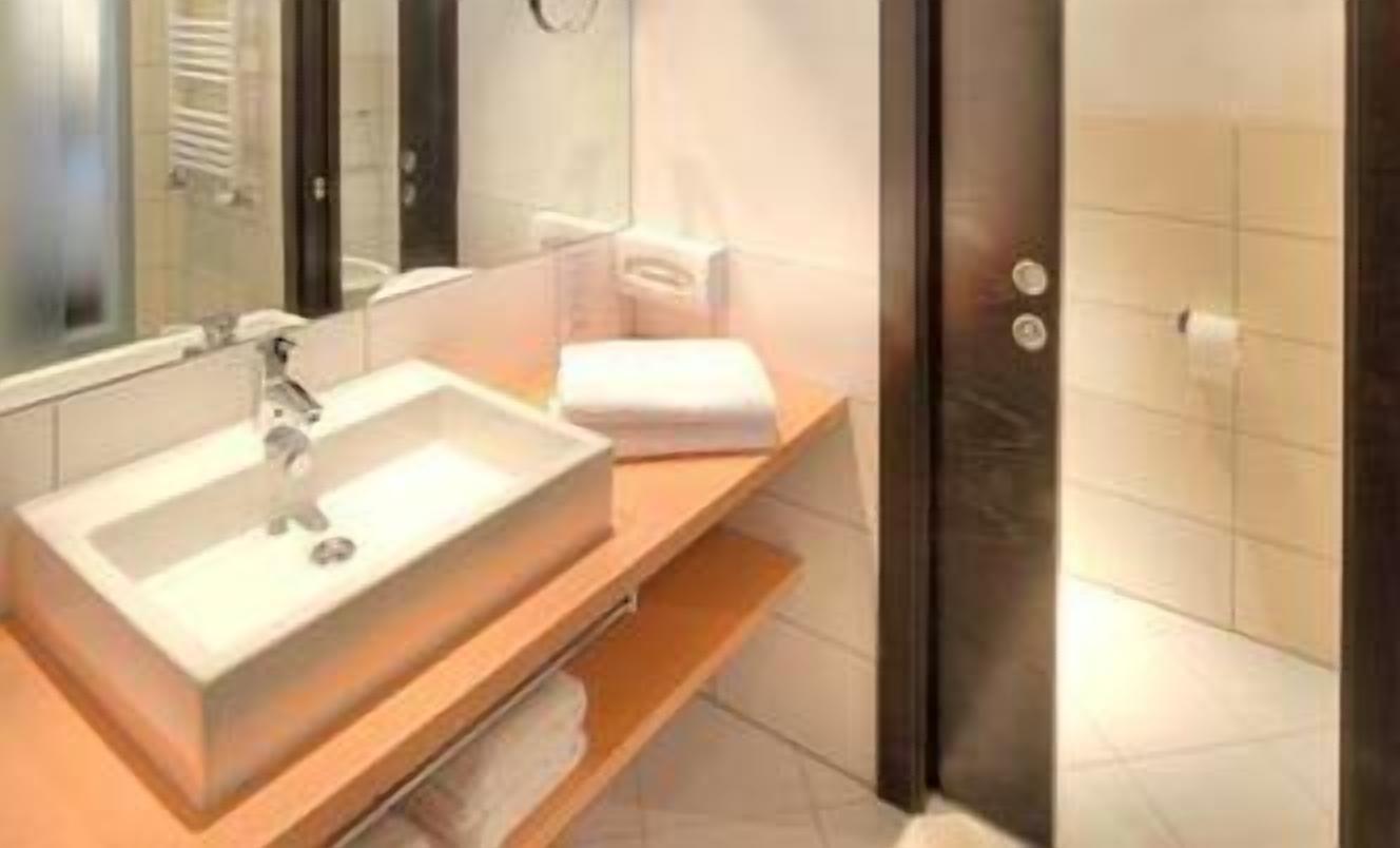 standard double room | bathroom | shower, hair dryer, bathrobes, slippers