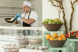 Free daily buffet breakfast