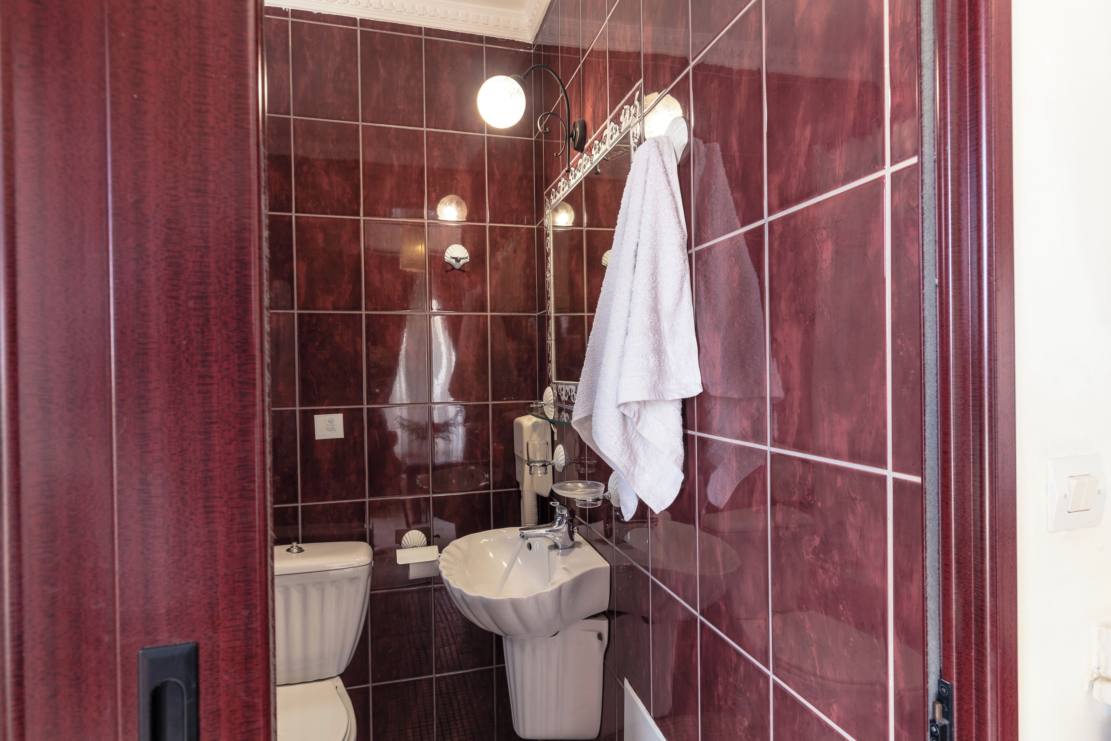 junior suite, sea view | bathroom | bathtub, hair dryer, towels, soap