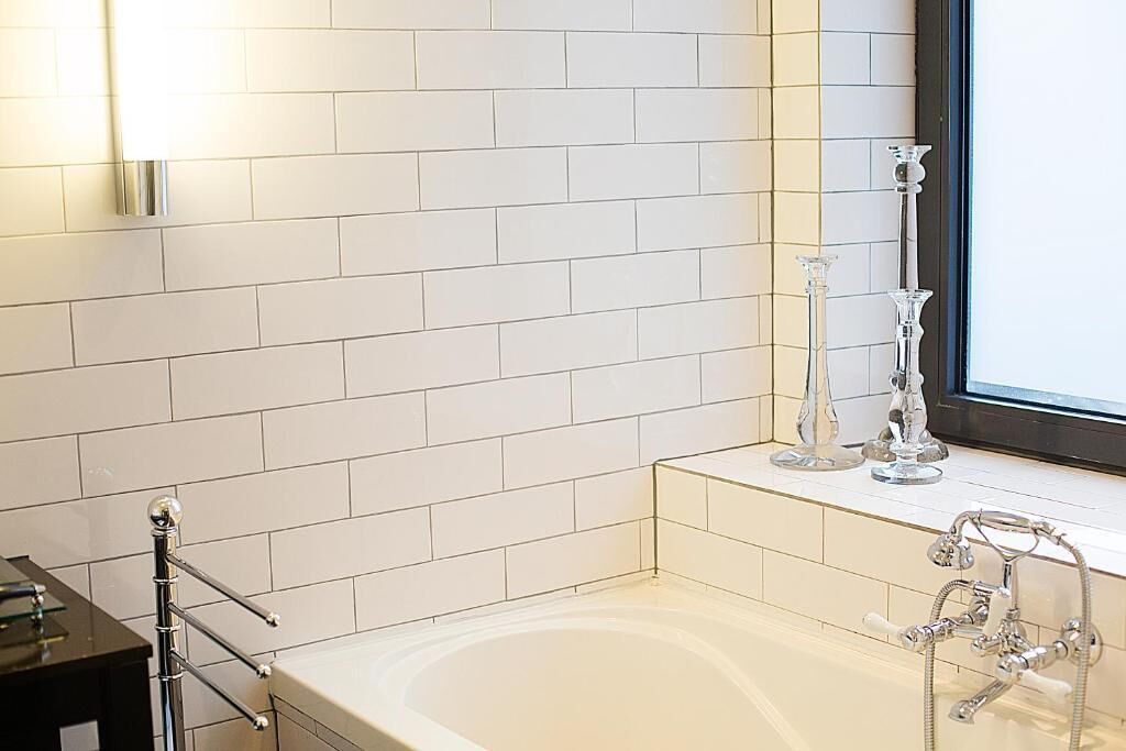 Tomannsrom – deluxe | Bad | Regndusjhode og badekåper