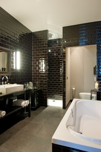 Les Nuits Hotel