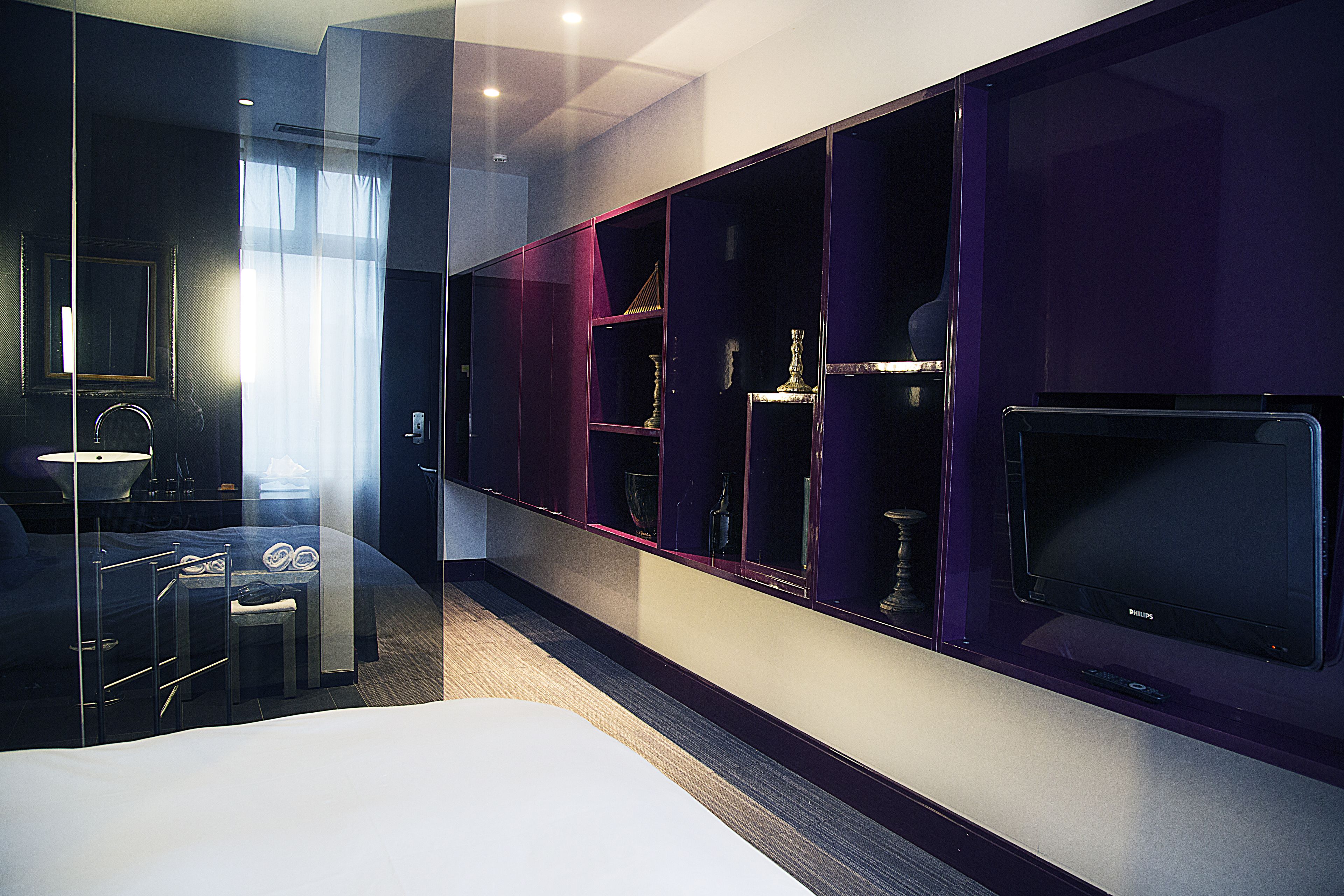 standard double room | bathroom | rainfall showerhead, free toiletries, hair dryer, bathrobes