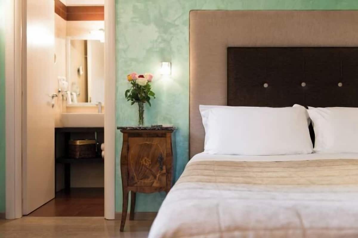 Memory-foam beds, minibar, in-room safe, desk