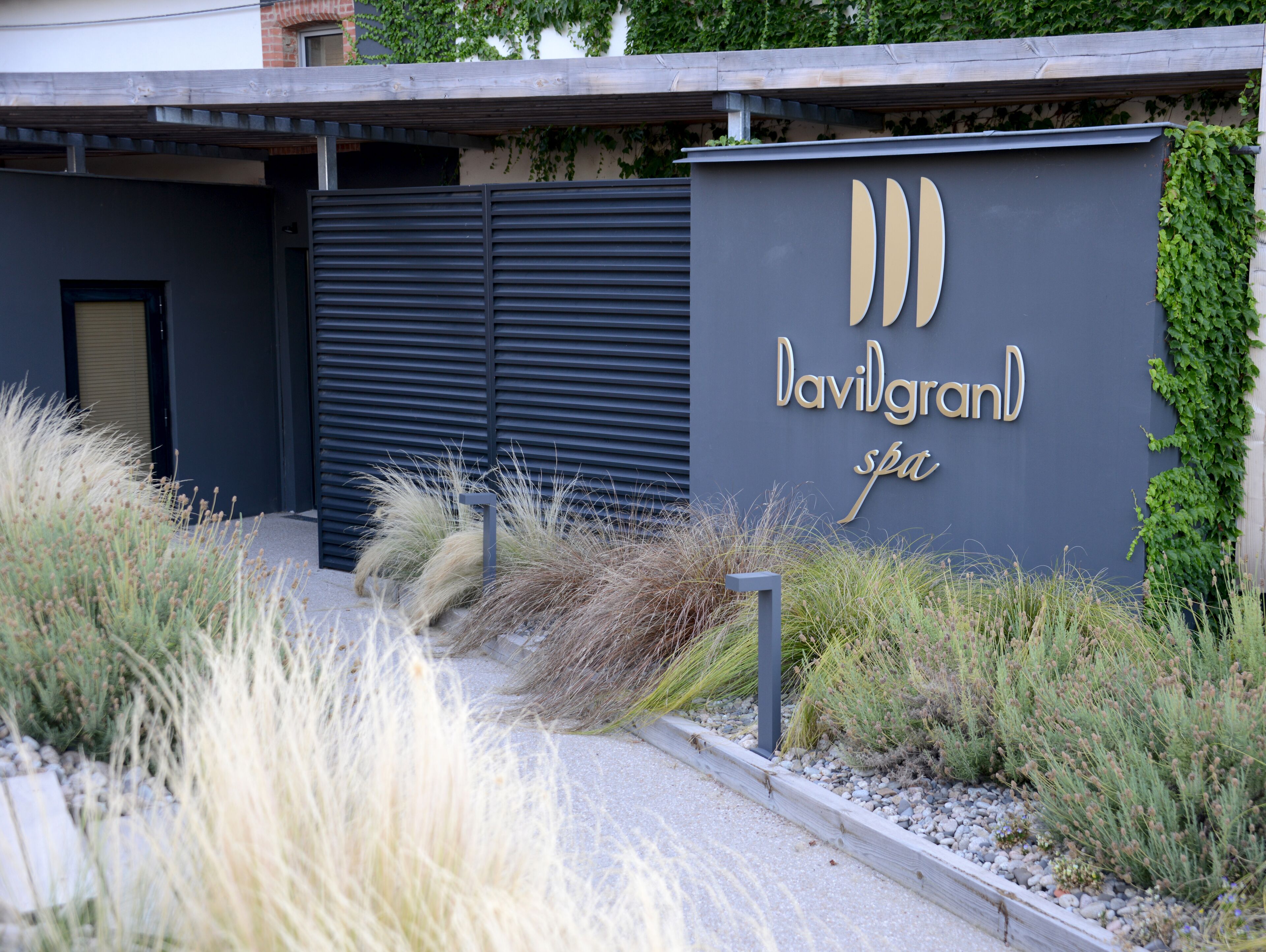 Sauna, hot tub, Turkish bath/hammam, body treatments, body wraps