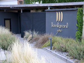 Sauna, hot tub, Turkish bath/hammam, body treatments, body wraps