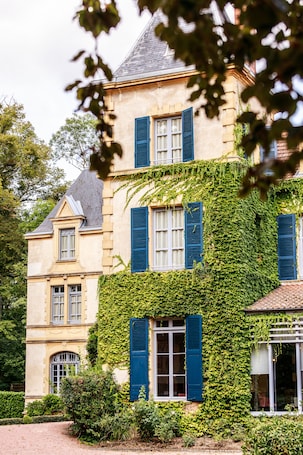 Exterior. Chateau De Champlong