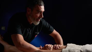 Sauna, hot tub, Turkish bath/hammam, body treatments, body wraps
