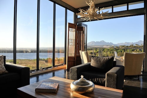 Colourful Manor Luxury Lodge