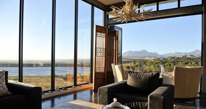 Colourful Manor Luxury Lodge