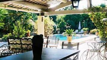 Breakfast, lunch, dinner served; pool views