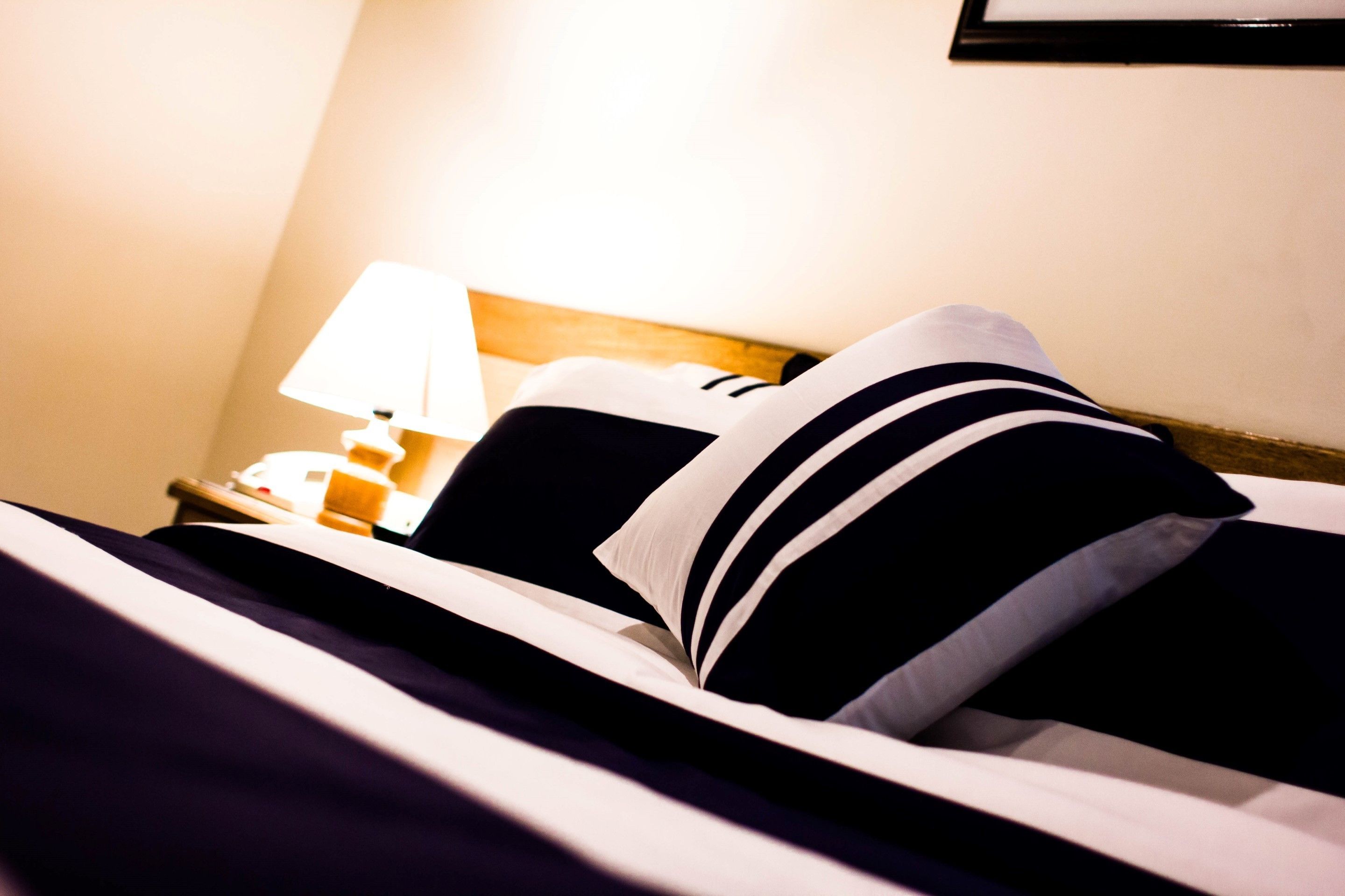 deluxe room, 1 double bed | minibar, in-room safe, desk, iron/ironing board