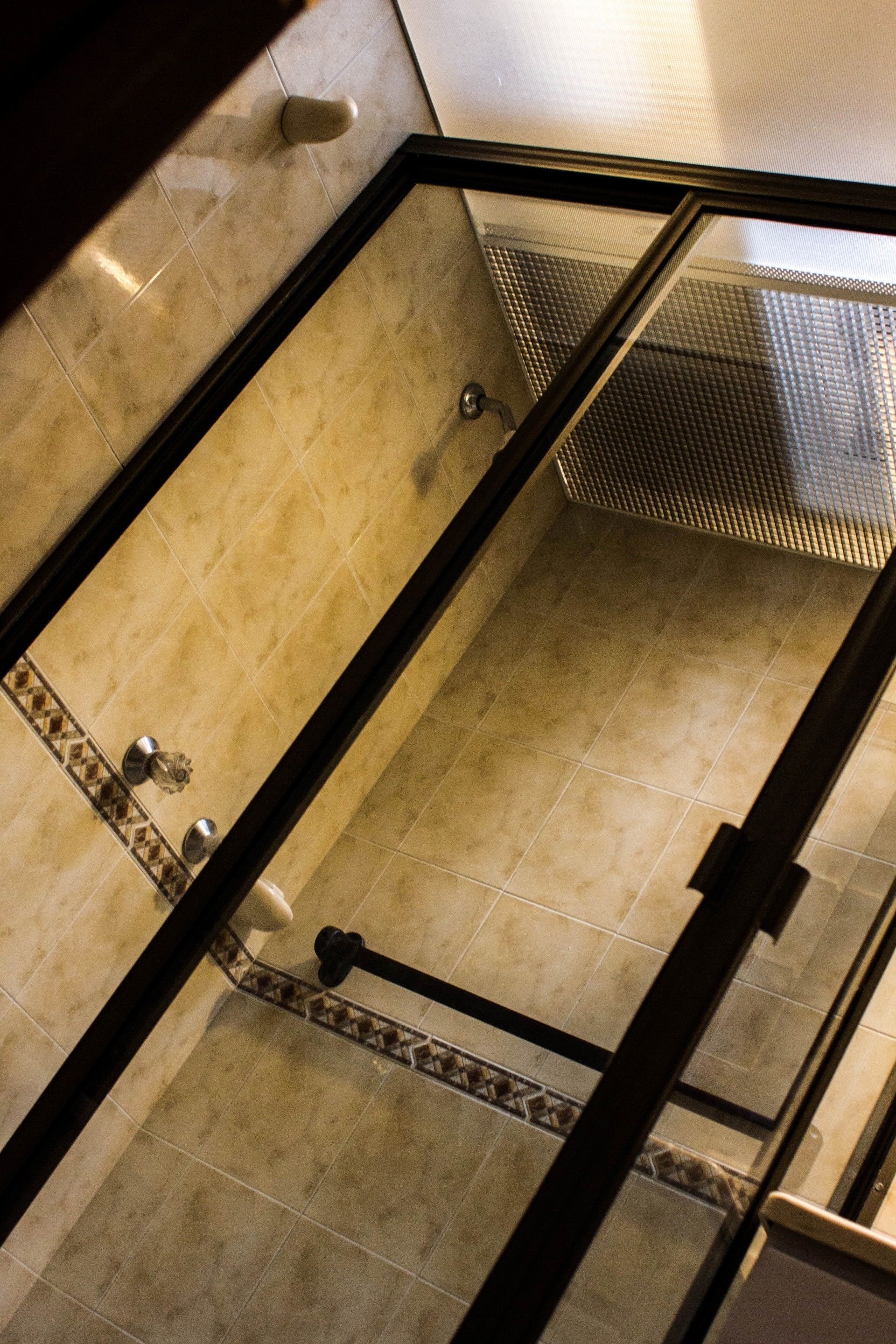 deluxe room, 1 double bed | bathroom shower